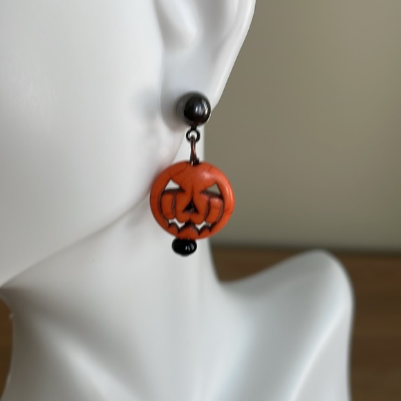 HAND CRAFTED Halloween Jack O’Lantern Orange Earrings Gunmetal Ear Posts - Picture 3 of 13